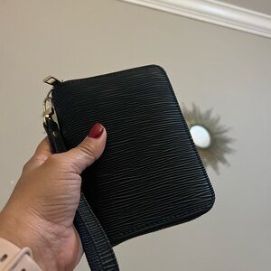 A7 cash binder in black.